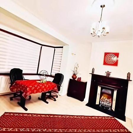 Beautiful Double En-Suite Room, Separate Entrance, Ilford, Central Line Gants Hill, Free Parking エクステリア 写真