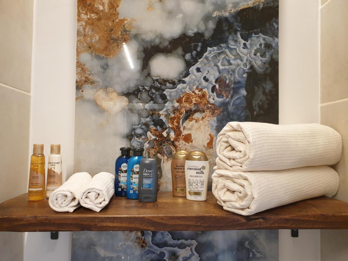 Beautiful Double En-Suite Room, Separate Entrance, Ilford, Central Line Gants Hill, Free Parking エクステリア 写真